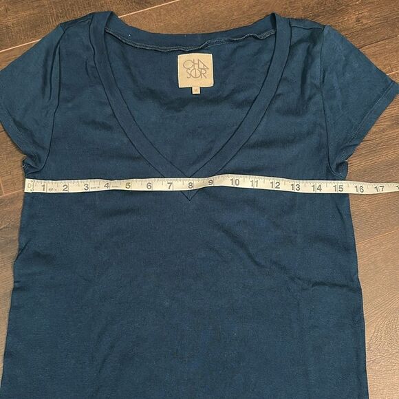 NWOT - Chaser V-Neck Tees - Size Medium - Picture 3 of 8